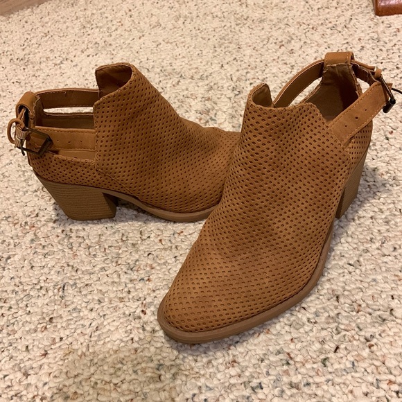 Qupid Shoes - Qupid tan booties with buckle